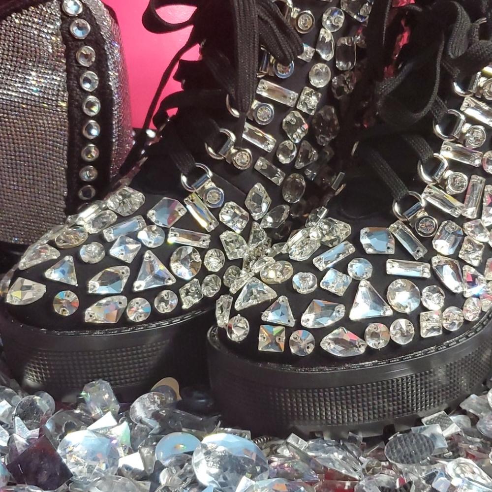 BOOTS - Picture 3 of 15